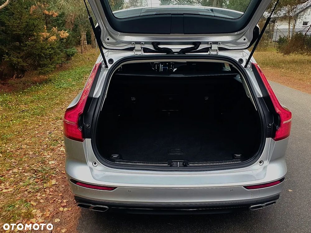 Volvo V60 B3 B DKG Momentum Pro - 31