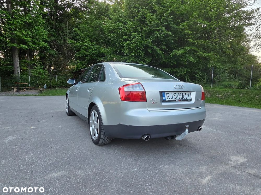 Audi A4 Limousine 2.4 - 12