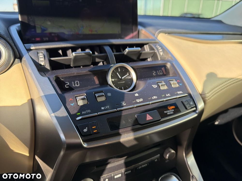 Lexus NX 300h Comfort AWD - 32