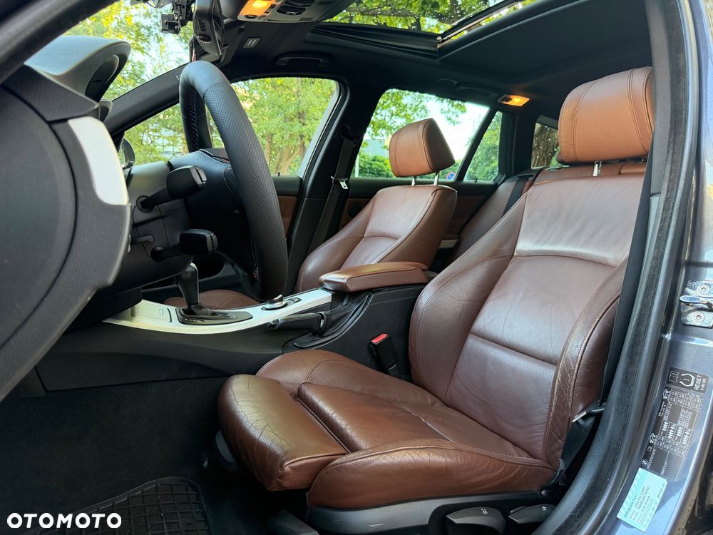 BMW Seria 3 330i - 13