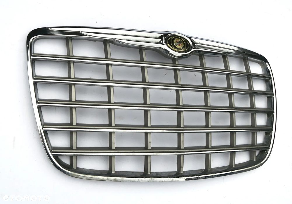 CHRYSLER 300C 2004 - 2010 atrapa GRILL CHROM LOGO 300 C ORYGINAŁ OE - 12