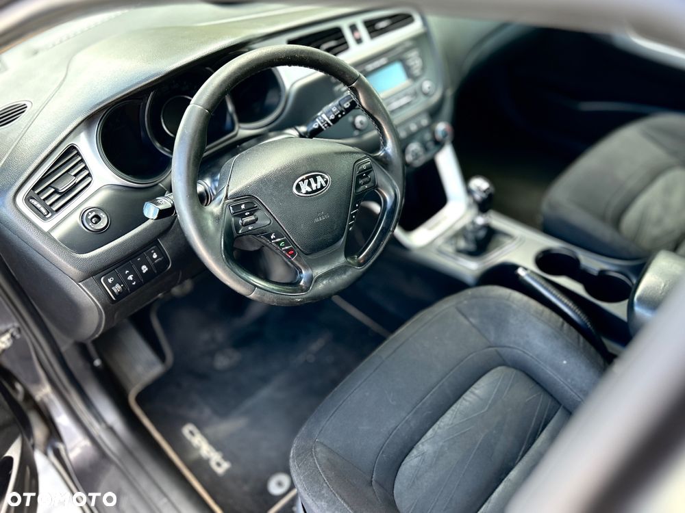 Kia Ceed - 11