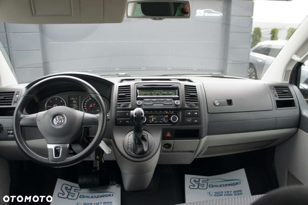 Volkswagen Caravelle - 8