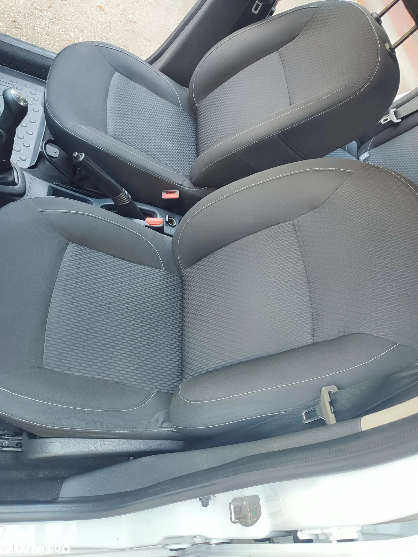 Dacia Logan 0.9 TCe Laureate - 23