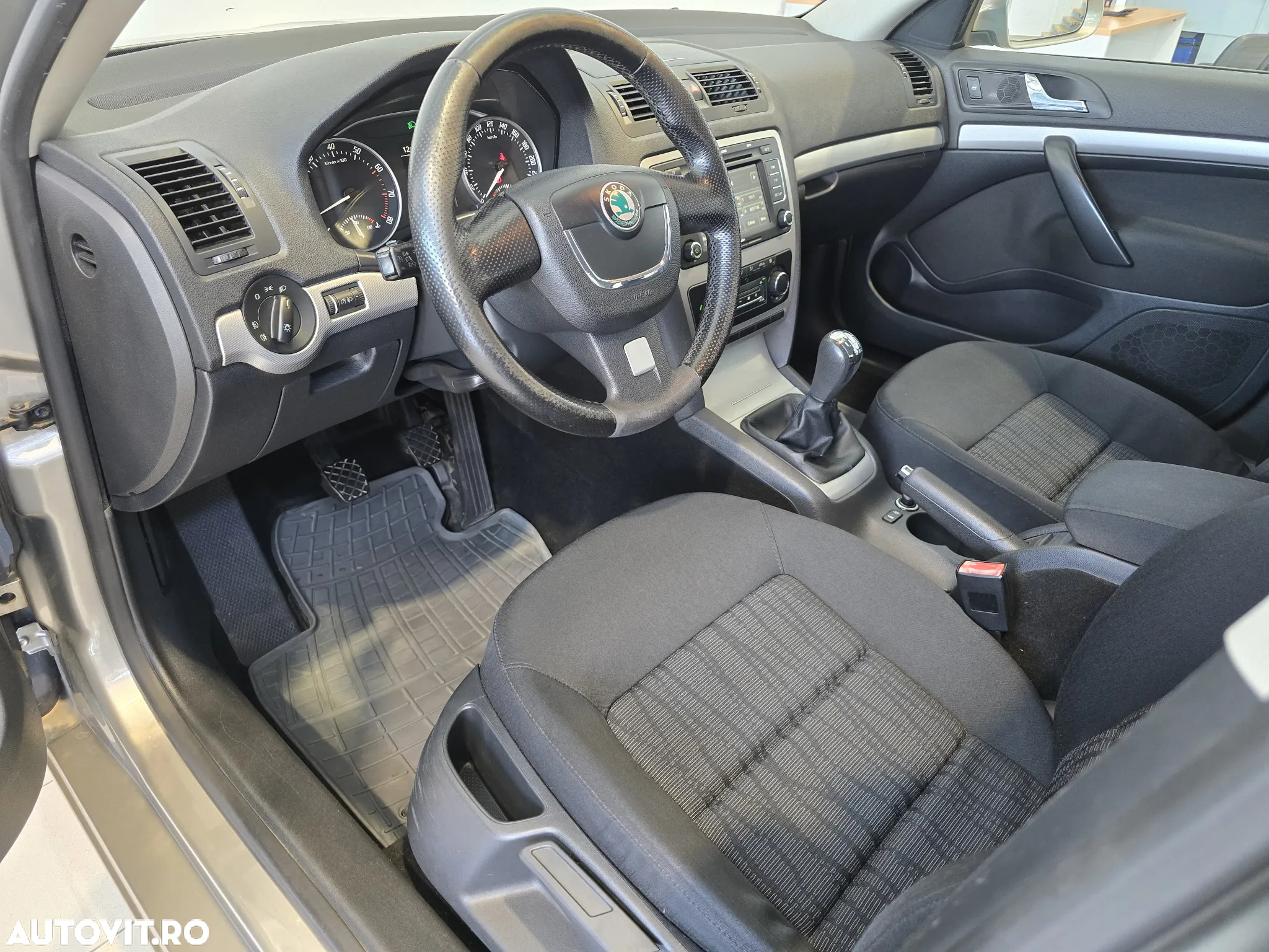 Skoda Octavia 1.4 TSI Bussiness - 6