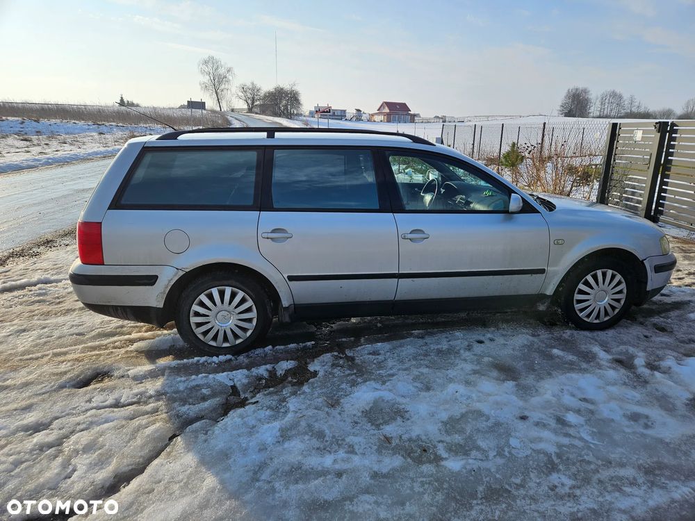 Volkswagen Passat - 1