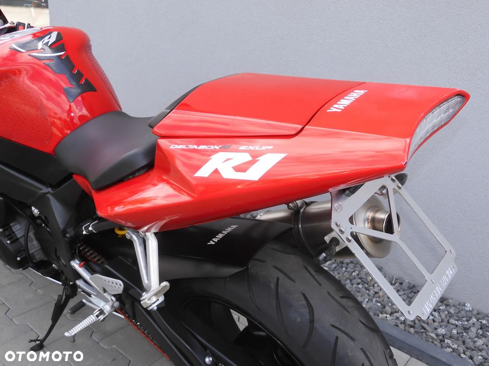 Yamaha R1 - 30