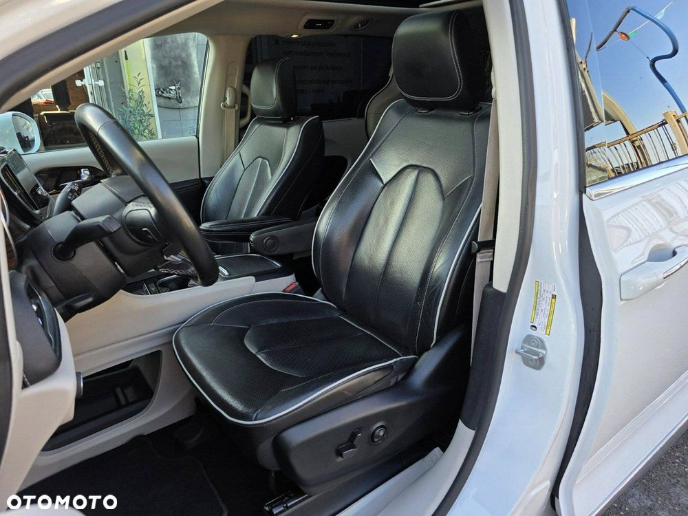 Chrysler Pacifica - 9