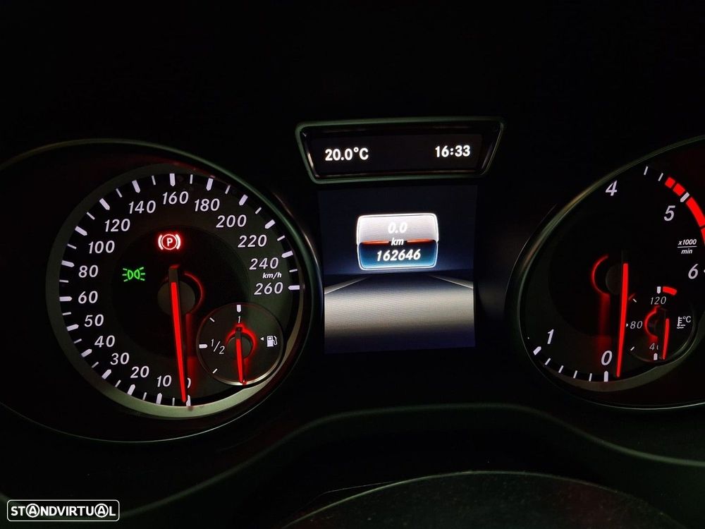 Mercedes-Benz GLA 180 d Urban - 12