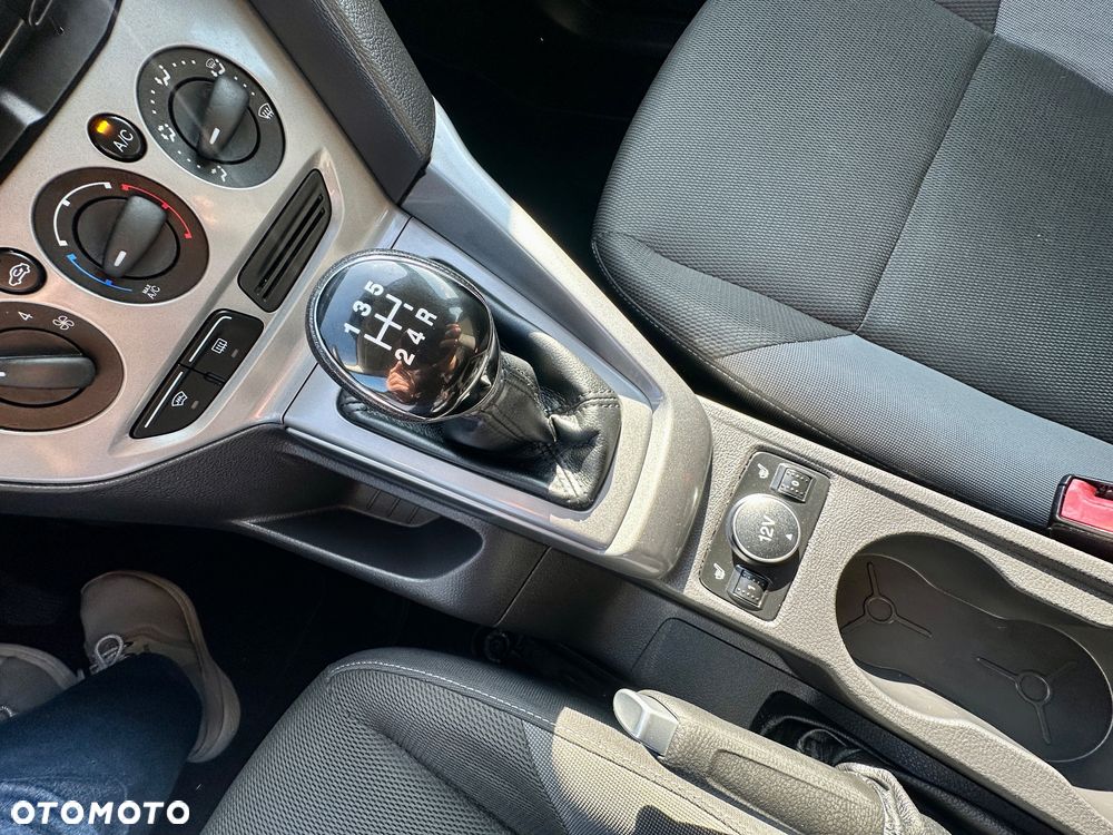 Ford Focus 1.6 Ambiente - 32