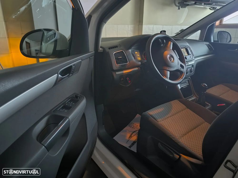 VW Sharan 2.0 TDI Confortline - 25