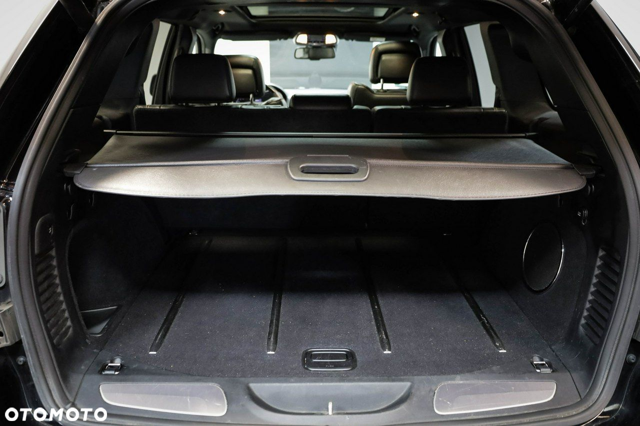 Jeep Grand Cherokee - 12