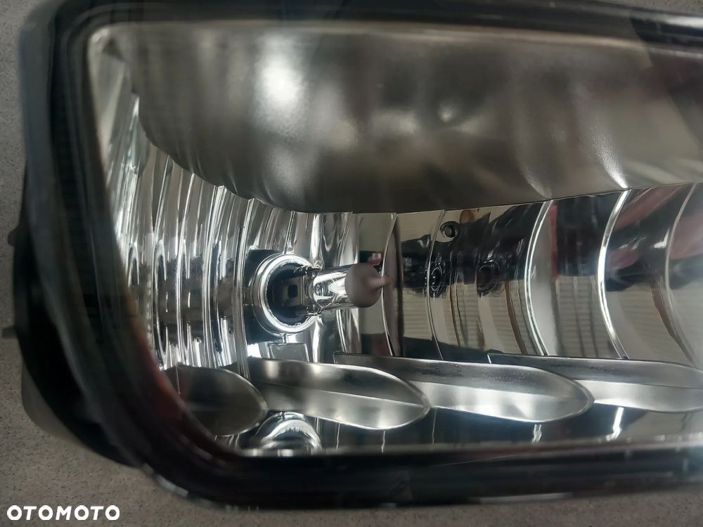 Lampa prawa przednia przeciwmgielna Ford Expedition MK2 2002-2006 - 3
