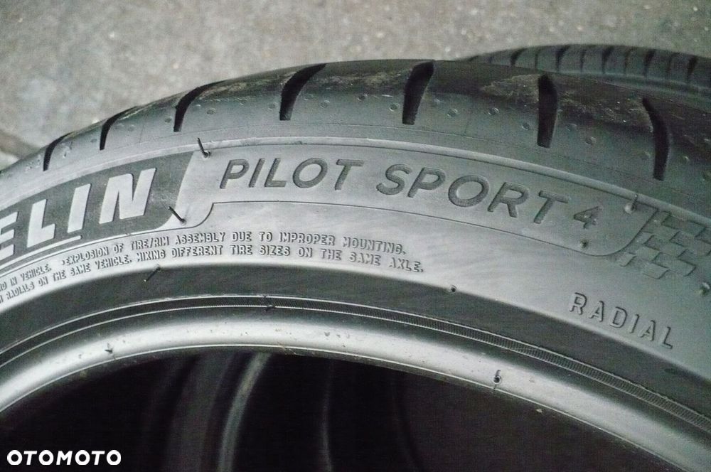 2x MICHELIN Pilot Sport 4 235/40R19 5mm 2022 - 4