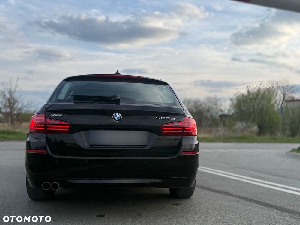 BMW Seria 5 520d xDrive - 10