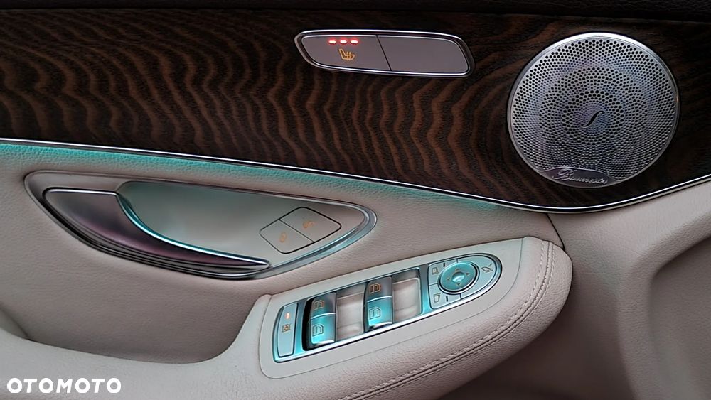 Mercedes-Benz GLC - 32