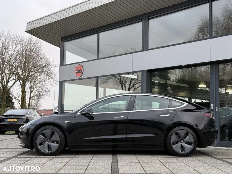 Tesla Model 3 - 2