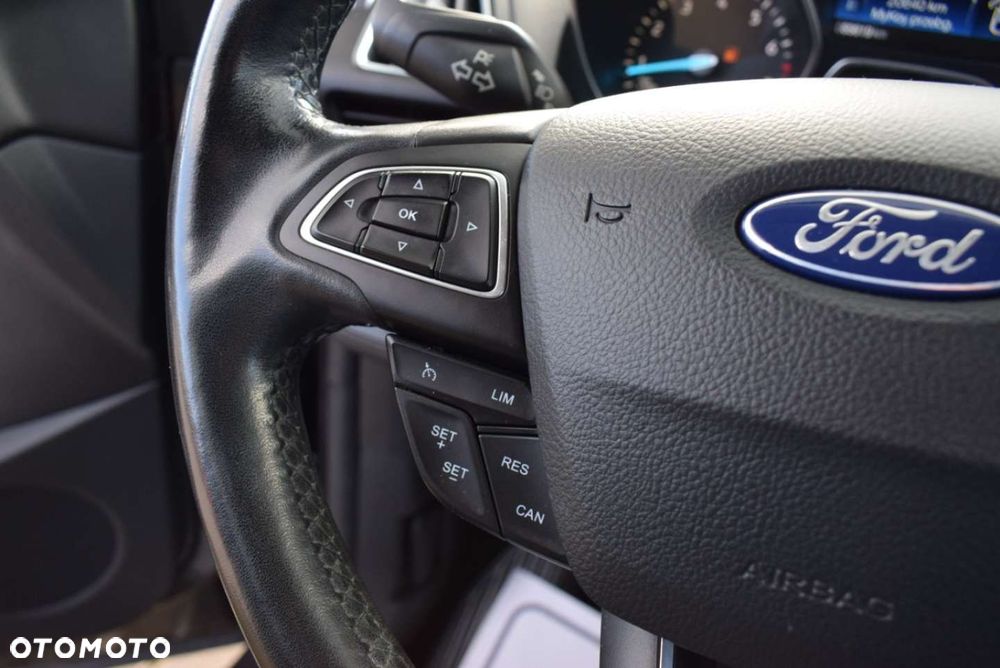 Ford Kuga - 28