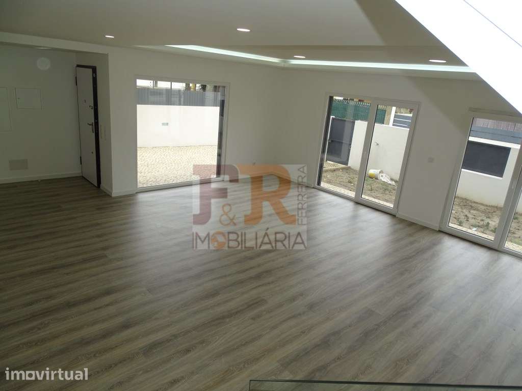 Moradia Isolada Térrea T4 com Garagem Fernão Ferro - Grande imagem: 3/23