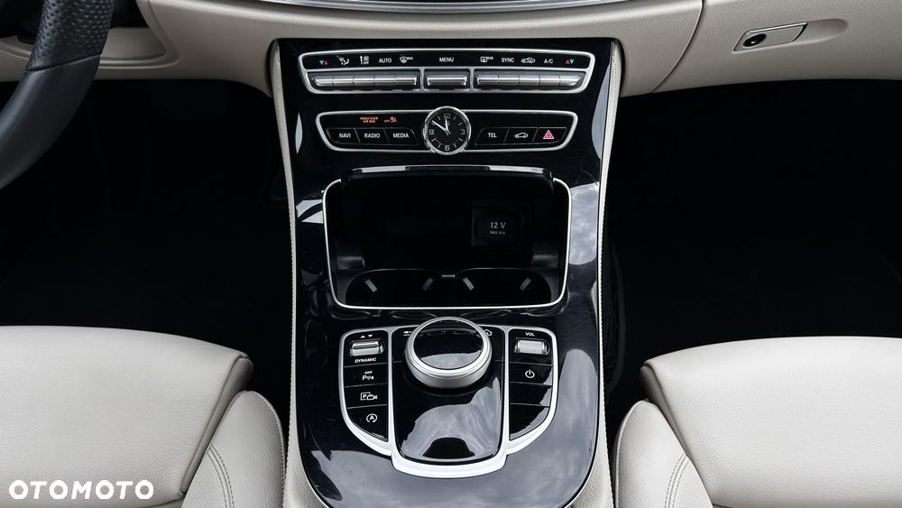 Mercedes-Benz Klasa E 220 d 4Matic 9G-TRONIC AMG Line - 20