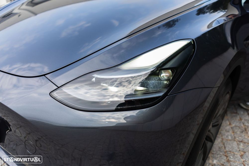 Tesla Model Y Long Range Dual Motor AWD - 31