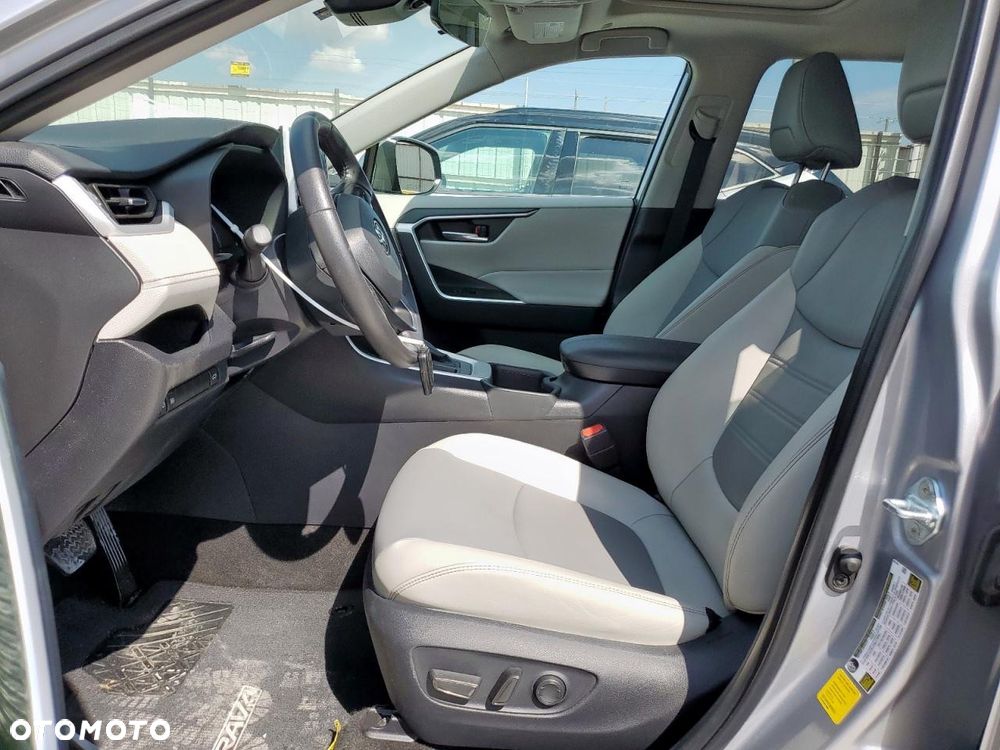 Toyota RAV4 - 7