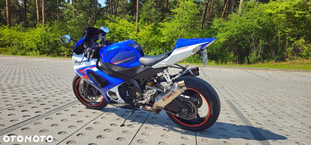 Suzuki GSX-R - 25