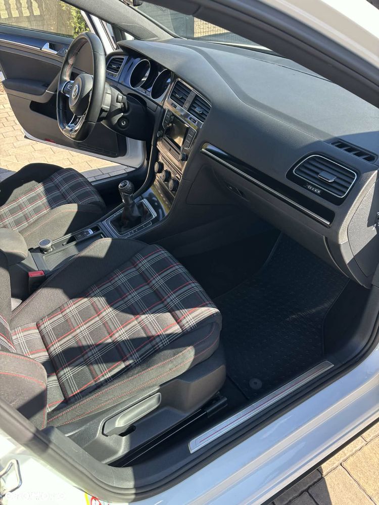 Volkswagen Golf - 13