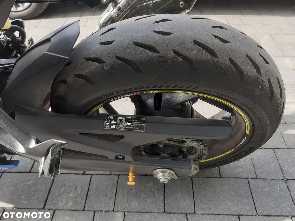 Suzuki GSX - 14