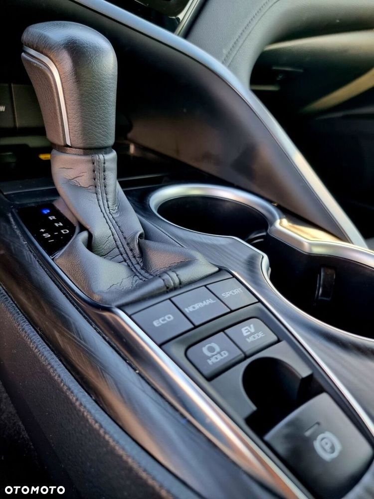 Toyota Camry 2.5 Hybrid Executive CVT - 16