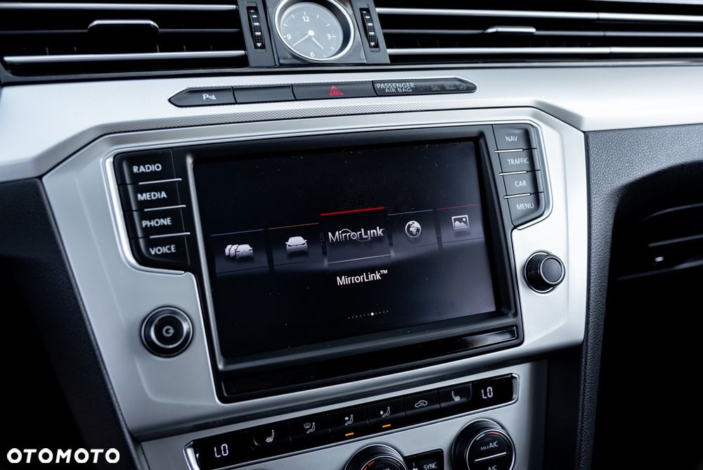 Volkswagen Passat Variant 2.0 TDI SCR DSG Trendline - 32