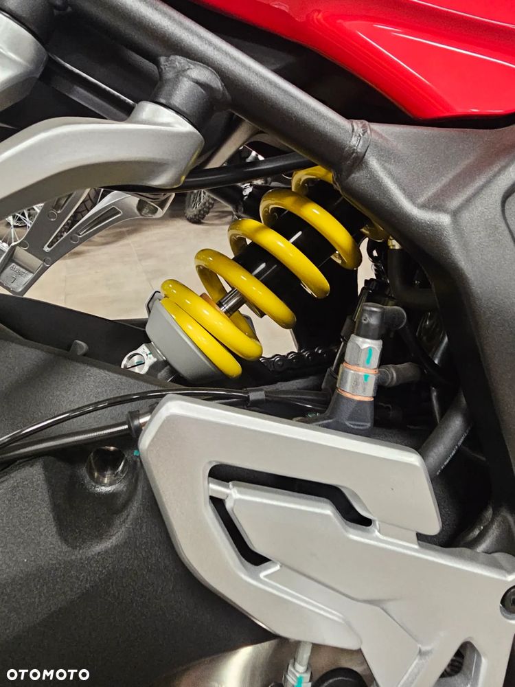 QJMOTOR SRK 800RR - 17