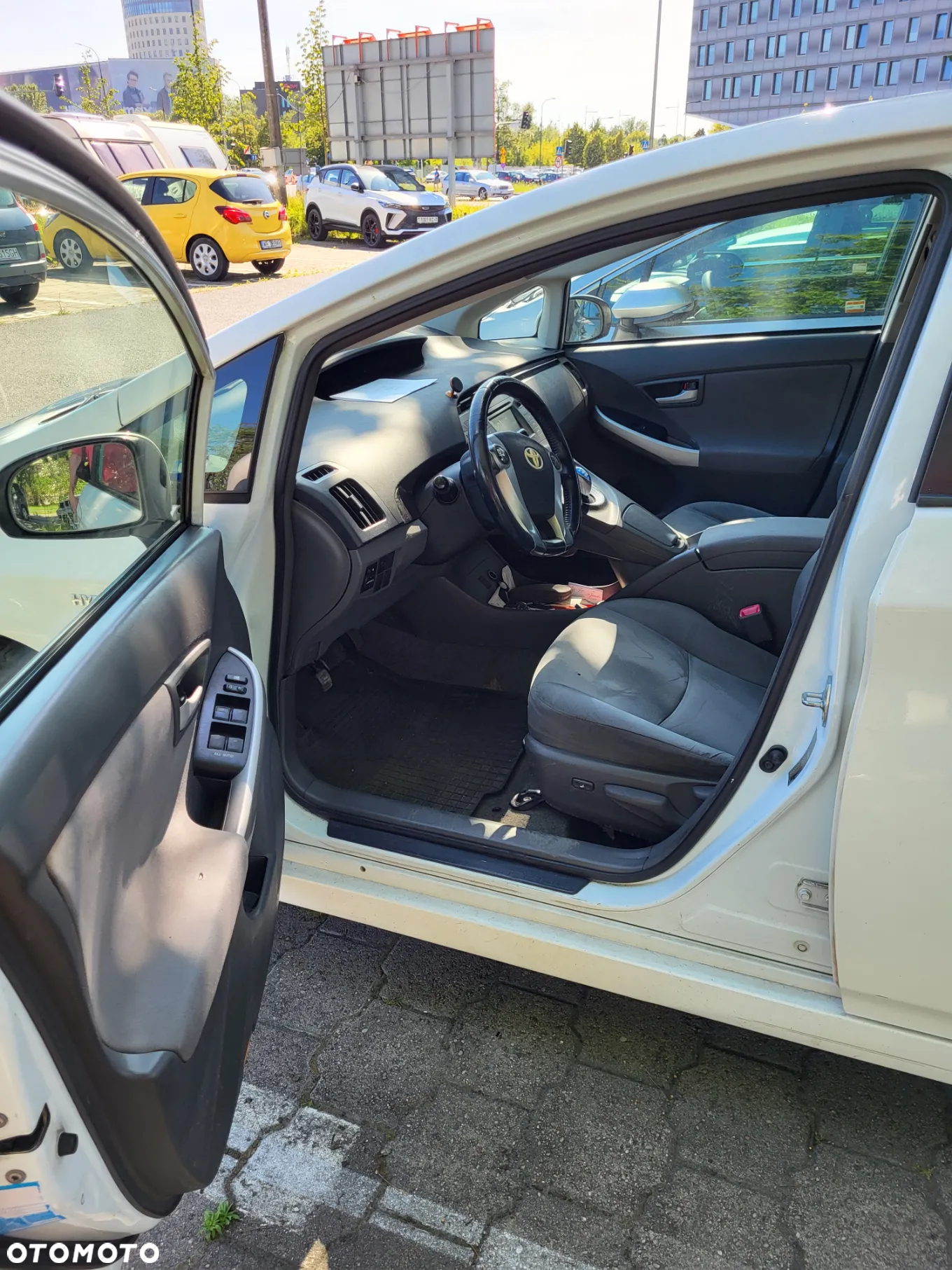Toyota Prius (Hybrid) - 11