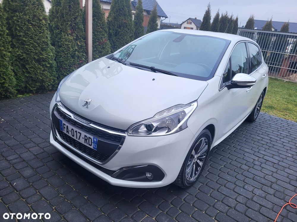 Peugeot 208 - 6