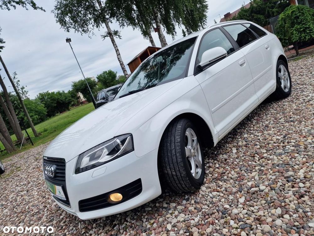 Audi A3 Sportback - 1