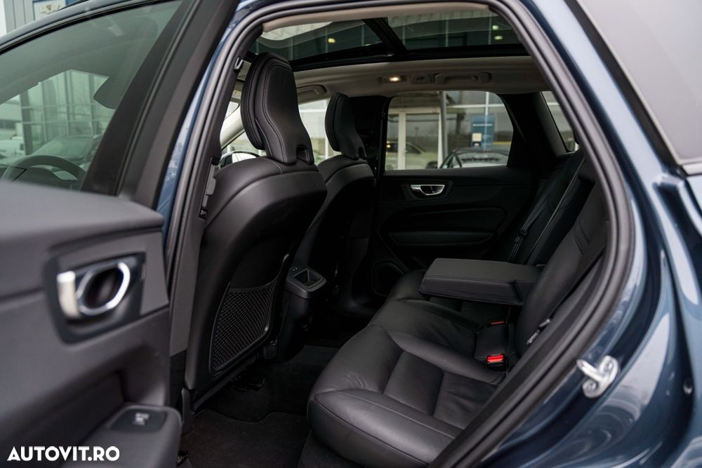 Volvo XC 60 B4 D Plus Dark - 18