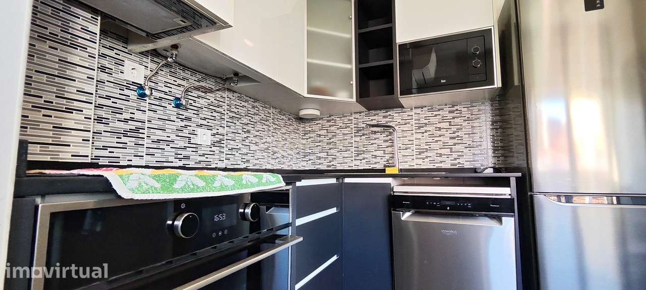 Apartamento T2 Mobilado com Varanda e Garagem - Grande imagem: 3/14