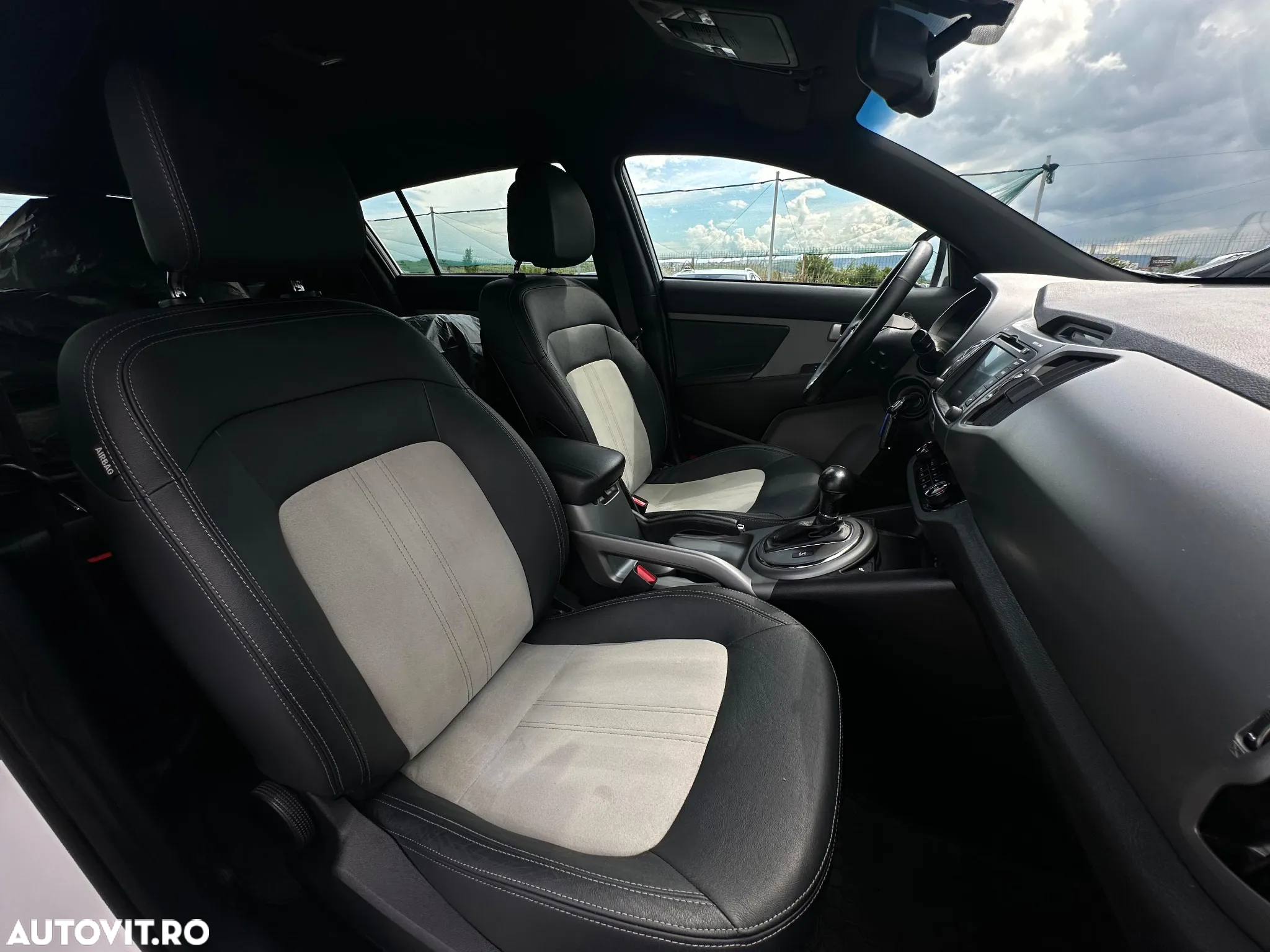Kia Sportage 2.0 CRDI 4WD Automatik Vision - 30