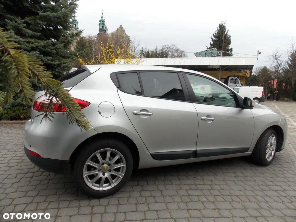 Renault Megane ENERGY TCe 115 Start & Stop Bose Edition - 11