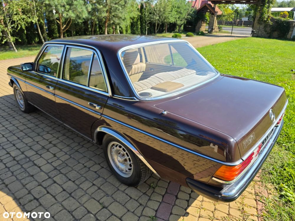 Mercedes-Benz W123 - 33