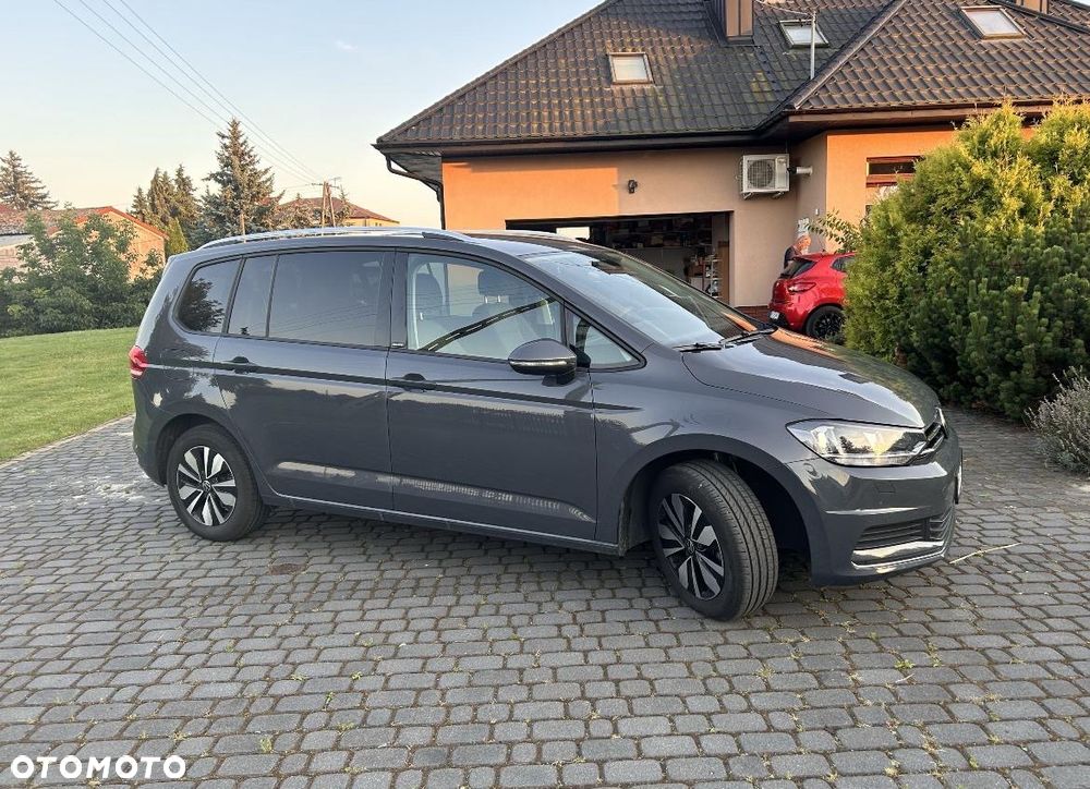 Volkswagen Touran - 1