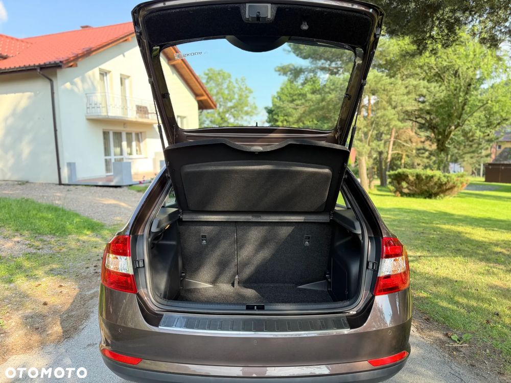 Skoda RAPID 1.2 TSI Ambition - 33