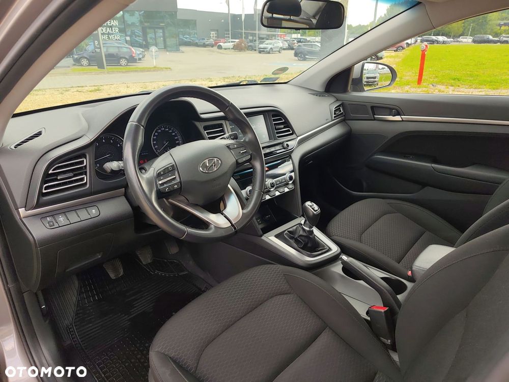 Hyundai Elantra 1.6 Comfort - 9