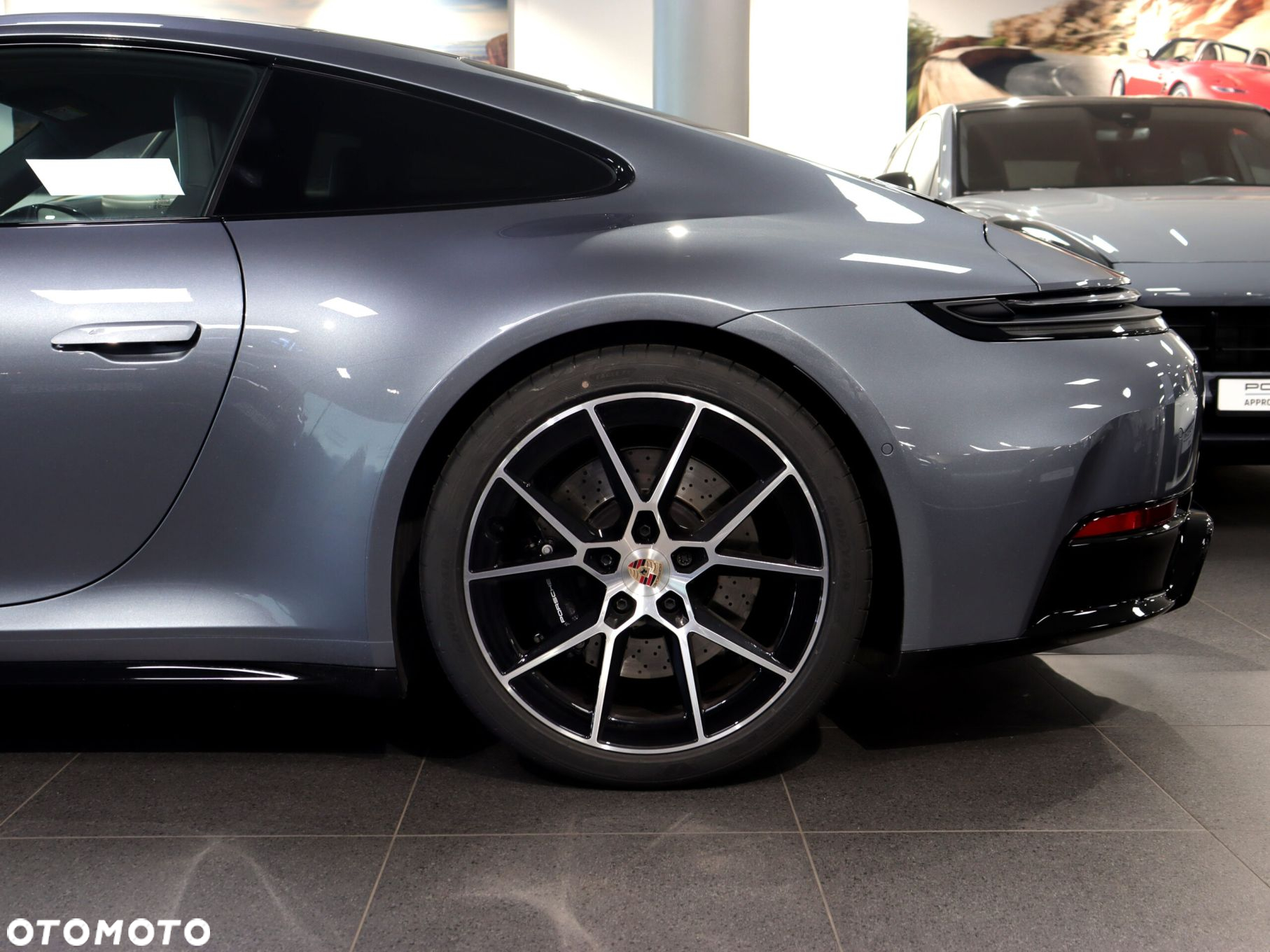 Porsche 911 Carrera 4 GTS PDK - 12