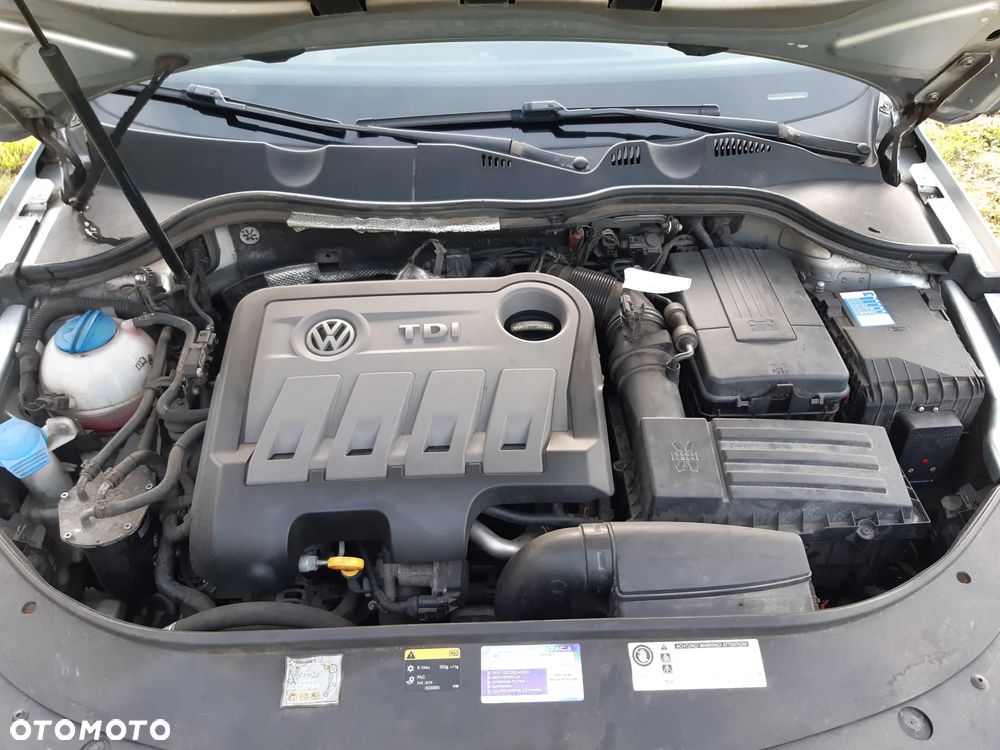 Volkswagen Passat 2.0 TDI Highline R-Style - 16