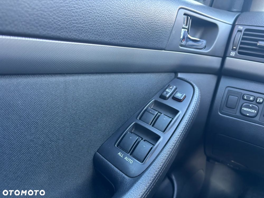 Toyota Avensis 1.8 VVT-i Executive - 30