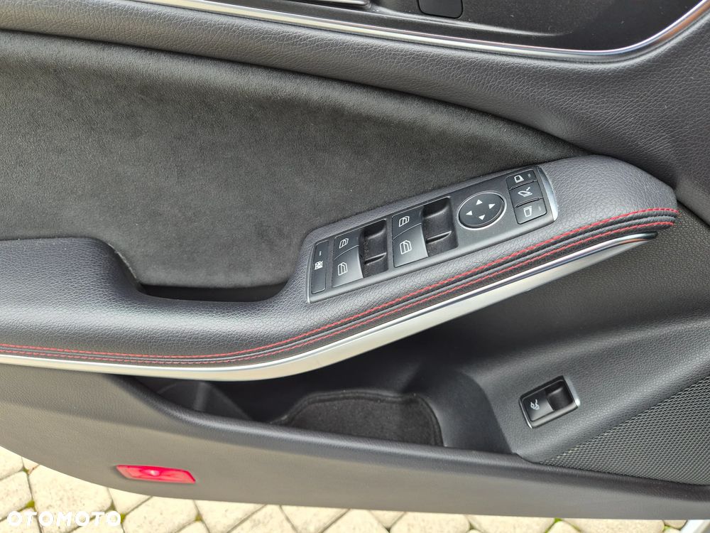 Mercedes-Benz CLA 180 7G-DCT AMG Line - 32