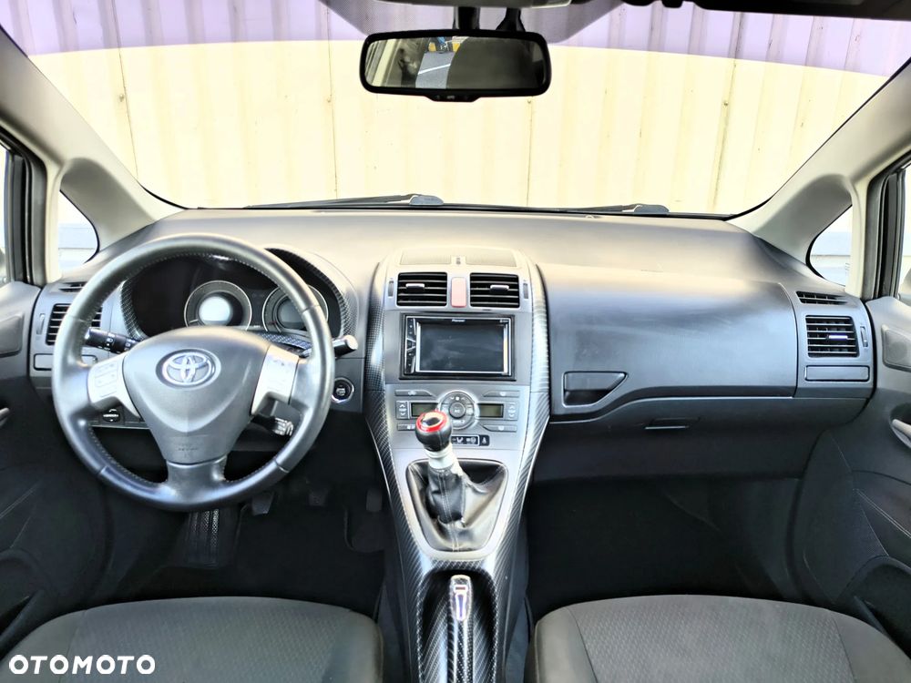Toyota Auris 2.2 D-4D D-CAT - 7
