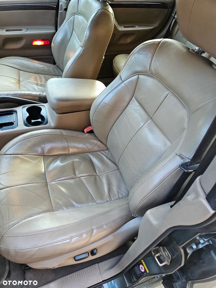 Jeep Grand Cherokee - 24