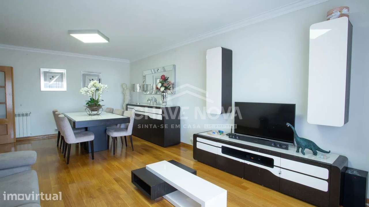 T2+1 c/ Garagem Box em Santa Marinha - Widok 3
